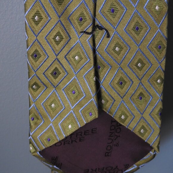 2 for $16 | ROUNDTREE & YORKE | Green and Purple Men's Business Tie - Picture 3 of 5